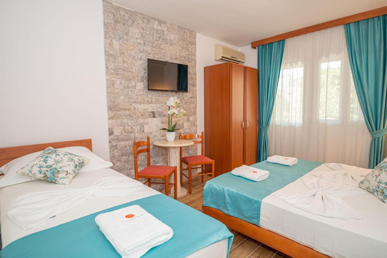 Guest House S-Lux Petrovac Exteriör bild