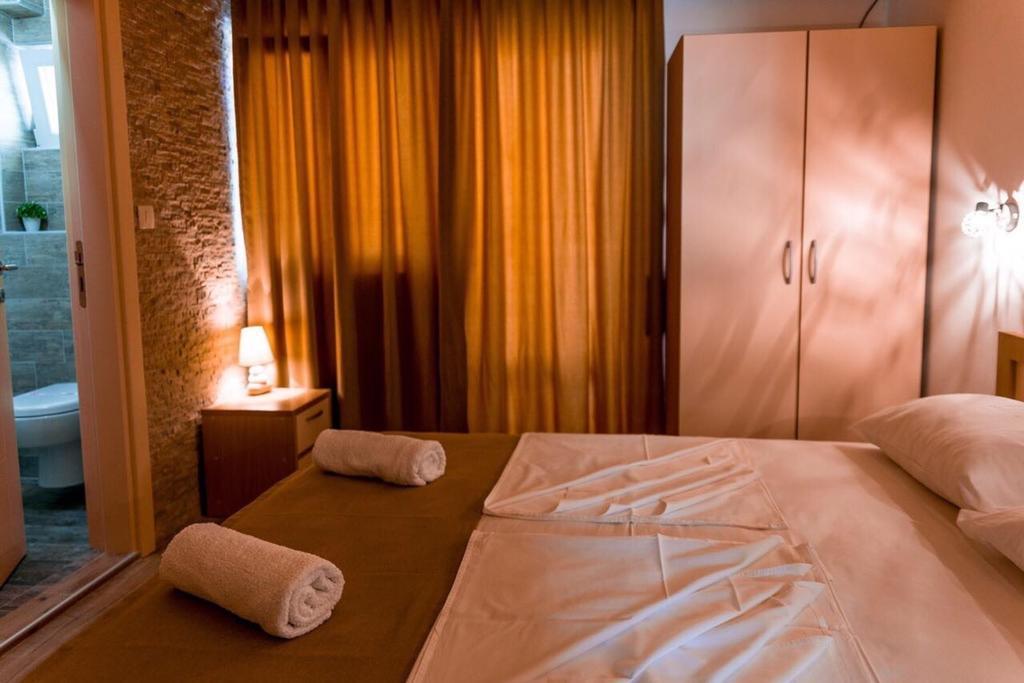 Guest House S-Lux Petrovac Exteriör bild